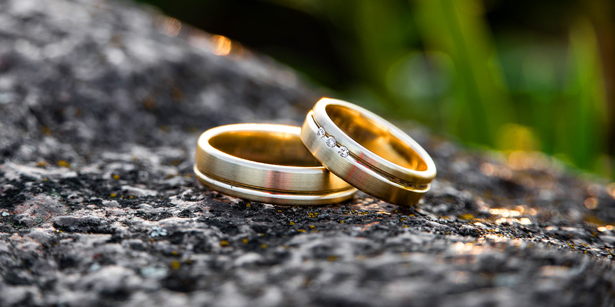 Classic His and Hers Wedding Bands for the Timeless Couple